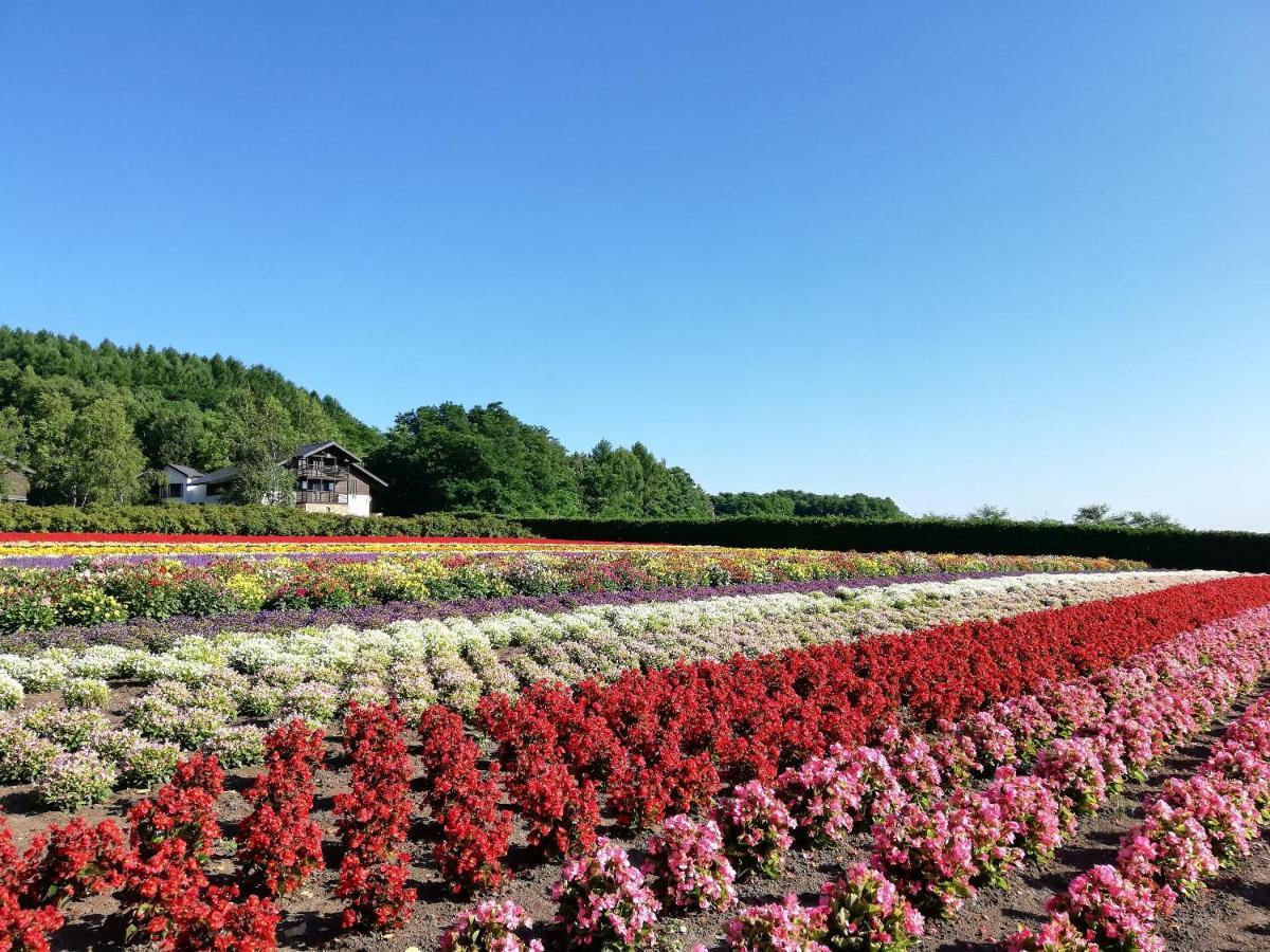 Hotel Hanafuji Inn Nakafurano Eksteriør bilde