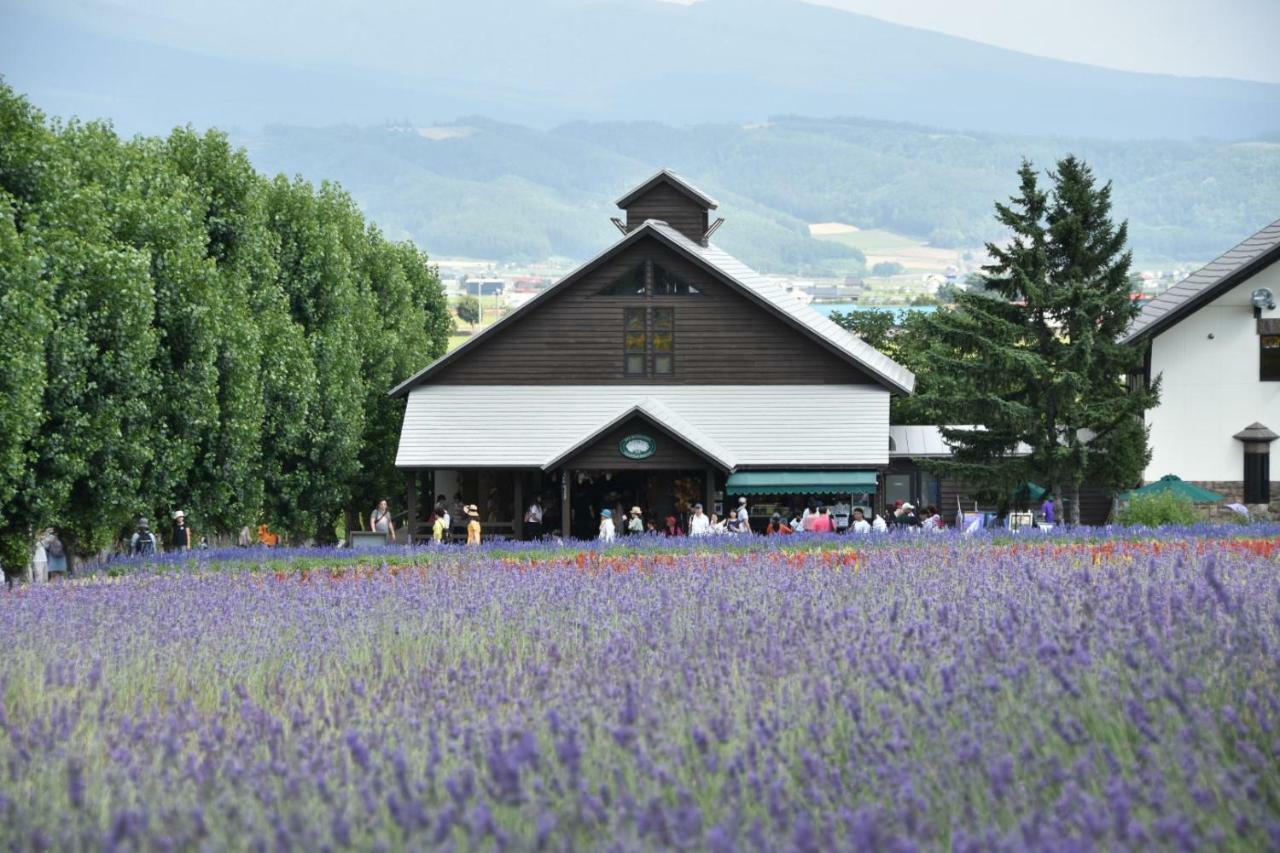 Hotel Hanafuji Inn Nakafurano Eksteriør bilde